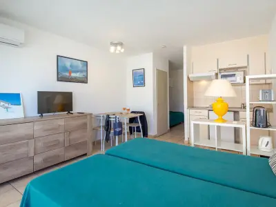 Appartement à Saint Raphaël, Studio 2/3 personnes près plage, climatisé, balcon, parking, WiFi, petit-déjeuner, Saint-Raphaël - L887052