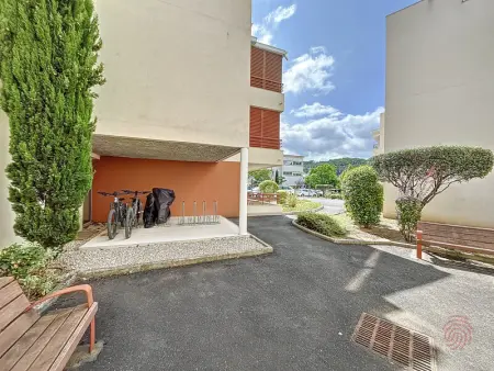 Appartement F2 avec terrasse, clim, parking privé, proche centre-ville et thermes, animaux acceptés - Photo 16