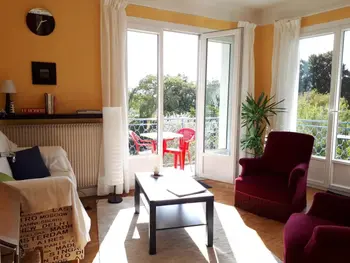 Appartement in Vichy,Appartement lumineux avec balcon, Wi-Fi, proche parc à Vichy FR-1-489-302 N°887072