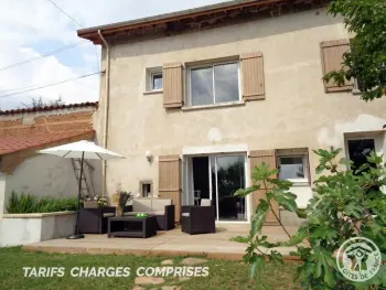 Gite à Maringes,Charmant Gîte dans les Monts du Lyonnais avec Jardin, Terrasse et Confort Moderne FR-1-496-174 N°833781