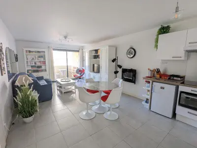 Appartement à Arcachon, Arcachon centre ville - Charmant T2 avec balcon, parking sécurisé, proche gare, commerces et plage - L887131