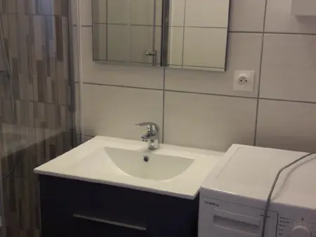 T2 lumineux au centre-ville de La Roche-Posay, proche thermes, avec Wi-Fi et lave-linge - Photo 13