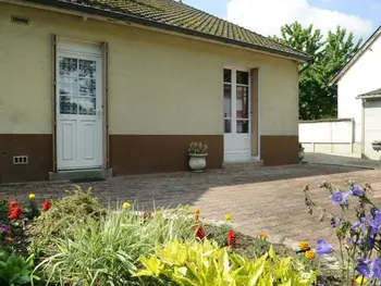 Casa rural en Méry sur Seine,Charmant gîte avec cour fleurie, proche de la Voie Verte, idéal pour familles et amateurs de nature FR-1-543-19 N°833950