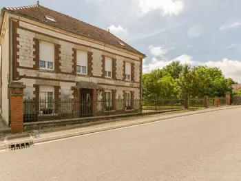 Gite à Chamoy,Maison rénovée avec 4 chambres, cour, terrain clos et toutes commodités près de Troyes FR-1-543-27 N°833952