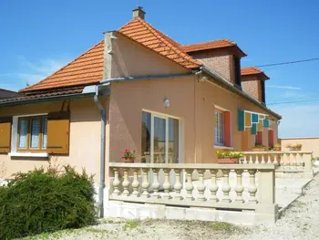 Casa rural en Saint Remy sous Barbuise,Gîte confortable avec jardin clos, proche de Troyes et Nigloland, internet inclus. FR-1-543-77 N°833984