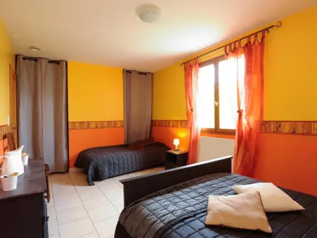 Charmante maisonnette avec jardin privatif, proche de Troyes, idéal pour 4/5 personnes et animaux acceptés - Photo 5