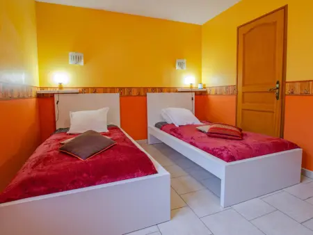 Charmante maisonnette avec jardin privatif, proche de Troyes, idéal pour 4/5 personnes et animaux acceptés - Photo 6