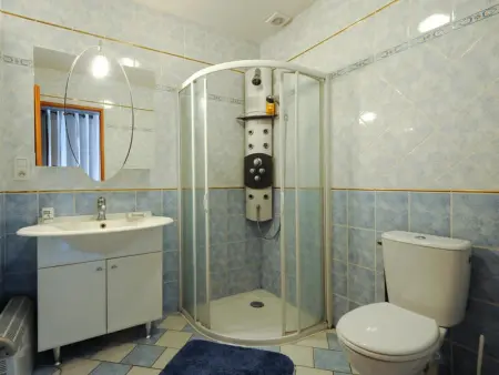 Charmante maisonnette avec jardin privatif, proche de Troyes, idéal pour 4/5 personnes et animaux acceptés - Photo 9