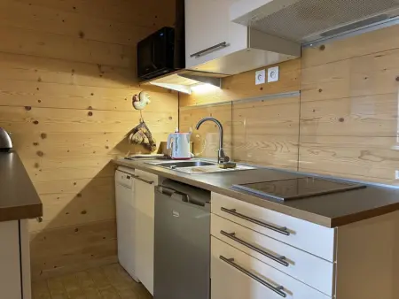 Charmant appartement fonctionnel près du centre bourg, balcon et parking gratuit - Photo 1