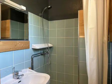 Charmant appartement fonctionnel près du centre bourg, balcon et parking gratuit - Photo 3