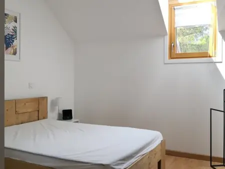 Appartement fonctionnel avec balcon, à 10 min du centre, parking gratuit, idéal pour 5 personnes - Photo 3