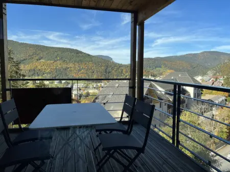 Appartement fonctionnel avec balcon, à 10 min du centre, parking gratuit, idéal pour 5 personnes - Photo 6