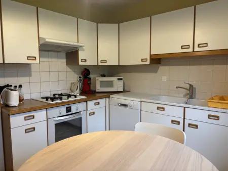 Appartement cosy, balcon sud, 2 chambres, parking gratuit à 10 min du centre et proche ski ! - Photo 2