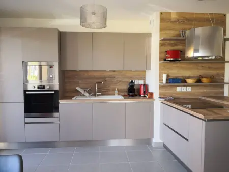 Appartement lumineux et spacieux avec terrasse et parking, à 15 min à pied du centre, parfait pour 6 pers ! - Photo 2