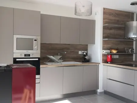 Appartement lumineux et spacieux avec terrasse et parking, à 15 min à pied du centre, parfait pour 6 pers ! - Photo 3