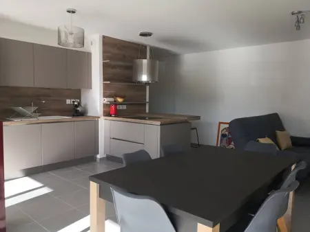 Appartement lumineux et spacieux avec terrasse et parking, à 15 min à pied du centre, parfait pour 6 pers ! - Photo 4