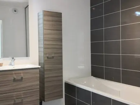 Appartement lumineux et spacieux avec terrasse et parking, à 15 min à pied du centre, parfait pour 6 pers ! - Photo 8