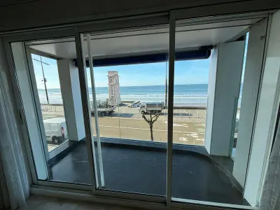 Appartement à Les Sables d'Olonne, Appartement T2 avec balcon et vue mer, 1er étage, ascenseur, TV, cuisine équipée - L887186