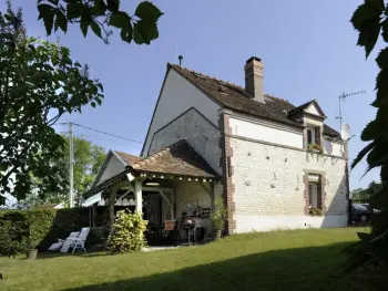 Gite à Eaux Puiseaux Puiseaux,Gîte de charme rénové, 2 ch., clim., jardin, cheminée, proche de Troyes, animaux acceptés FR-1-543-131 N°834034