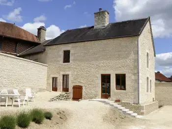 Casa rural en Les Riceys,Maison de Pays en Pierre avec Jardin, Terrasse, BBQ et Visite de Caves à Les Riceys, AOC Champagne FR-1-543-154 N°834053