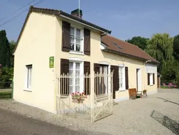 Casa rural en Bessy,Maison familiale avec jardin, proche de Troyes, idéale pour enfants et équipements inclus FR-1-543-189 N°834075