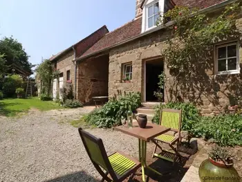 Gîte in Athis Val de Rouvre,Maison historique arborée avec jardin et étang privés, idéale pour un couple FR-1-497-135 N°834087