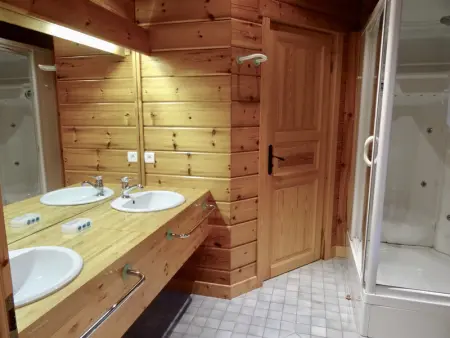 Chalet confortable face aux pistes – 13 couchages, garage, ski room, proche Combloux et Megève - Photo 11