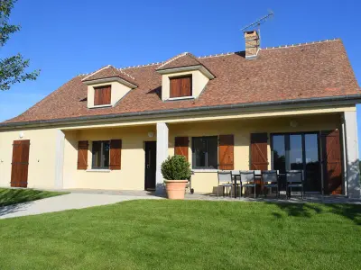 Gite à Les Bréviaires, Maison spacieuse, gîte confortable avec jardin, terrasse et WIFI - L834106