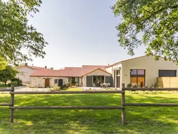 Casa rural en Château Thébaud,Élégant Gîte Rural avec Piscine Intérieure Chauffée près de Nantes FR-1-306-913 N°834113