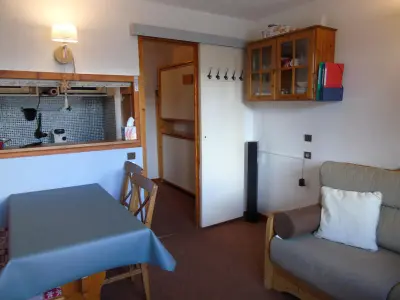 Appartement à Valfréjus, Studio cosy à 100m des pistes et commerces, balcon, draps inclus, parking gratuit - L964964