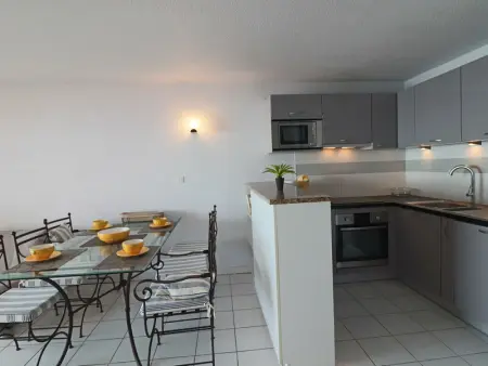 Appartement Climatisé Front de Mer avec Terrasse, Piscine, et Garage Privatif à Sète - Photo 2