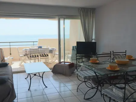 Appartement Climatisé Front de Mer avec Terrasse, Piscine, et Garage Privatif à Sète - Photo 9