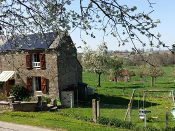 Gite à Tinchebray Bocage Frênes,Maison Normande avec Jardin Clôturé, Cheminée et Options Confort, près de la Roche d'Oëtre FR-1-497-141 N°834173