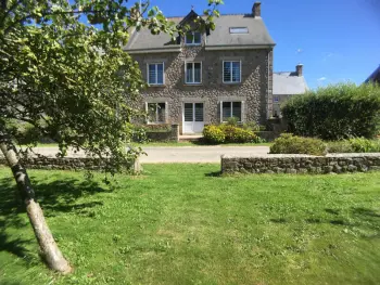 Gite à Réville,Grande Maison avec Jardin Clos, Proche Plage, Parking et Animaux Acceptés FR-1-362-904 N°834245