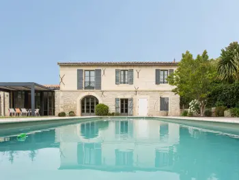 Maison à Saint Étienne du Grès,**Charmant Mas Rénové avec Piscine et Jardin au Cœur de la Provence!** FR-1-599-17 N°834300