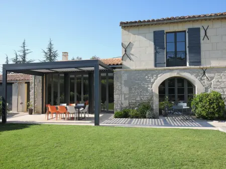 **Charmant Mas Rénové avec Piscine et Jardin au Cœur de la Provence!** - Photo 1