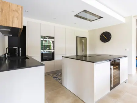 **Charmant Mas Rénové avec Piscine et Jardin au Cœur de la Provence!** - Photo 7