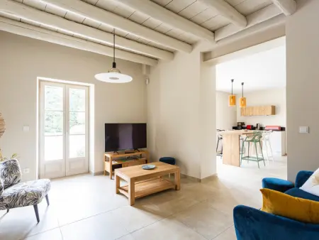 **Charmant Mas Rénové avec Piscine et Jardin au Cœur de la Provence!** - Photo 9