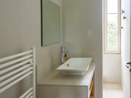 **Charmant Mas Rénové avec Piscine et Jardin au Cœur de la Provence!** - Photo 12