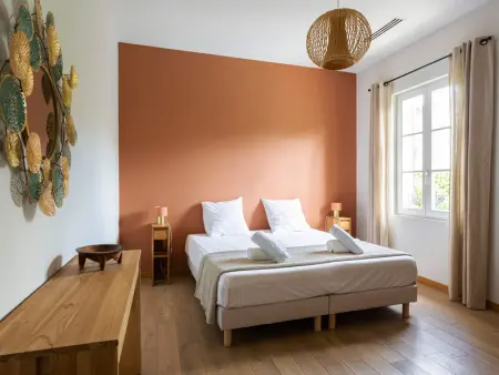 **Charmant Mas Rénové avec Piscine et Jardin au Cœur de la Provence!** - Photo 13