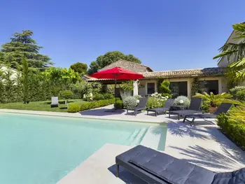 Casa en Eygalières,Charmante Villa à Eygalière avec Piscine, Jardin Arboré et Climatisation FR-1-599-19 N°834304