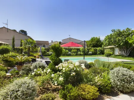 Villa rénovée à Eygalières avec piscine chauffée - Photo 7