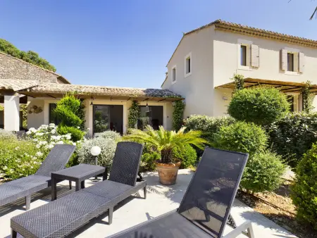 Villa rénovée à Eygalières avec piscine chauffée - Photo 8