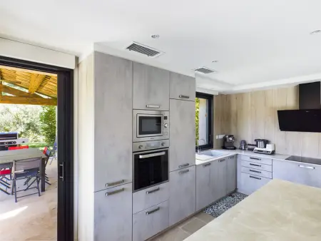 Villa rénovée à Eygalières avec piscine chauffée - Photo 12