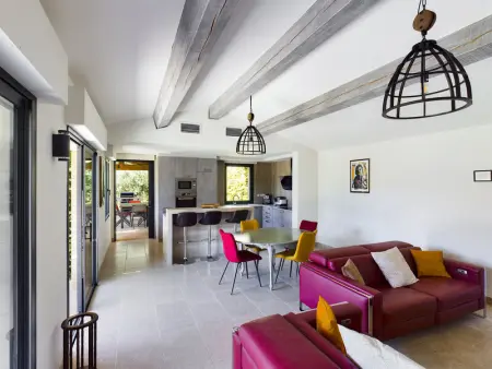 Villa rénovée à Eygalières avec piscine chauffée - Photo 13