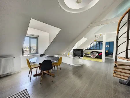 Duplex de standing en centre-ville avec parking, proche port et plage - Photo 3