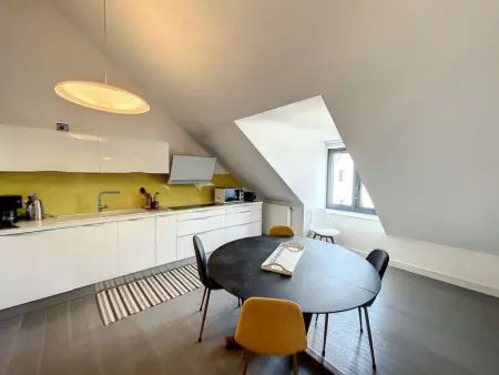 Duplex de standing en centre-ville avec parking, proche port et plage - Photo 4