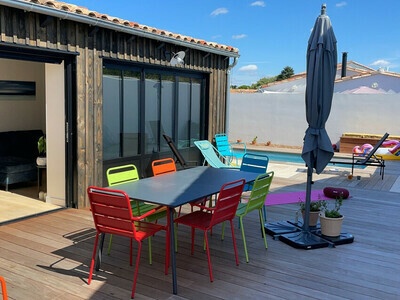 PLUME  A quelques mètres de la plage avec Piscine chauffée, Maison 6 personnes à Rivedoux Plage FR-1-258-132