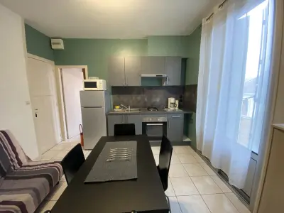 Appartement à La Roche Posay, Charmant T2 en Centre-ville avec Balcon et Wi-Fi proche des Thermes – La Roche-Posay - L887366