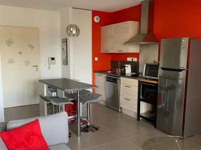 Appartement à Biscarrosse, Appartement Moderne Centre-Ville Biscarrosse - Plage à Proximité - 4 Pers - WiFi et Parking Inclus - L887373